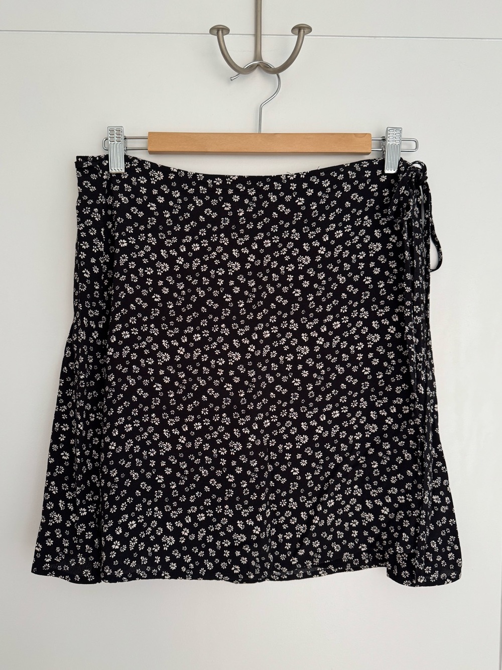 Gap Black Floral Wrap Skirt medium petite